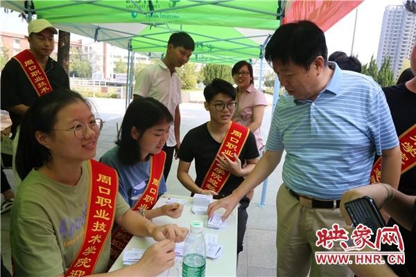 乐鱼电竞迎来7000余名2019级新生入学报到